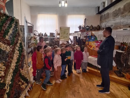 Группа "Радуга" в музее. Группа "Радуга" в музее.